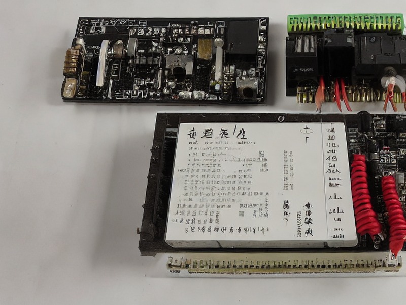 电池座应用板对板连接应用说明 1
